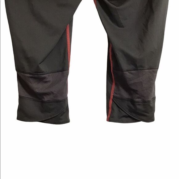 Under Armour Pants With Skirt Overlay - Picture 7 of 8